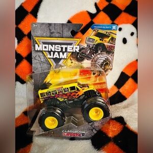 2025 Spin Master Monster Jam Series 44 Classroom Crusher Monster Truck 1:64 ! 📚